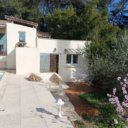 Petit Avec Jardin Et Piscine ベッド・アンド・ブレックファスト ニーム